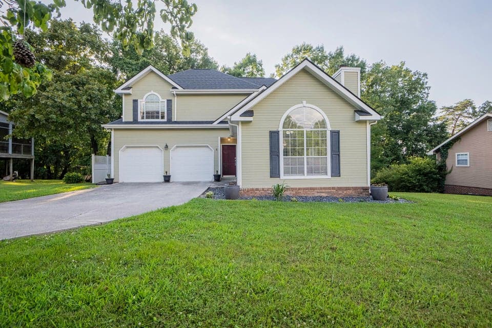 Photo of 6911 Benwood Drive