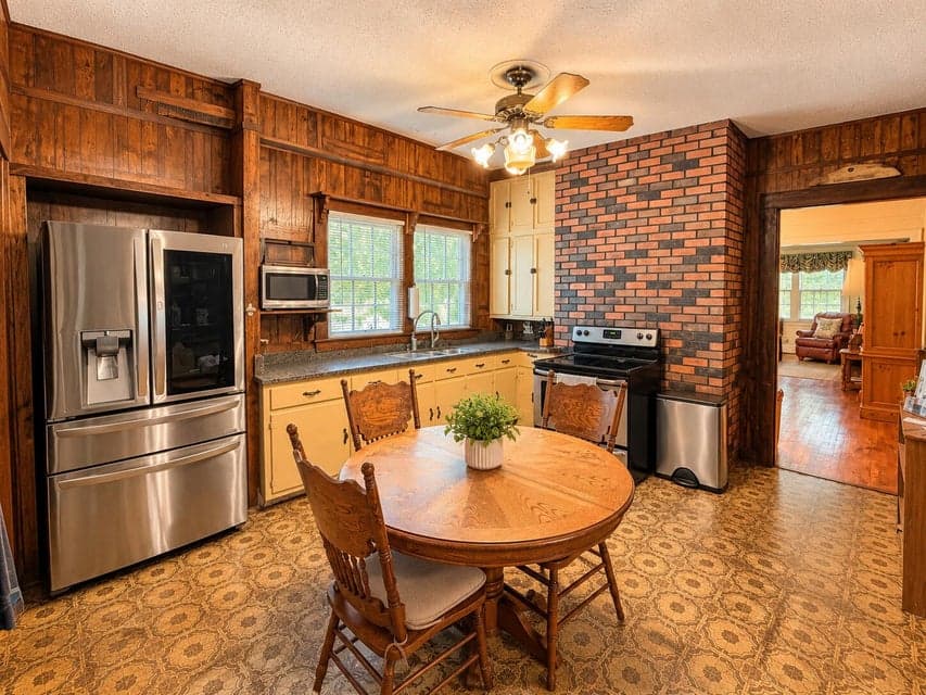 Photo of 525 Hedgewood Drive