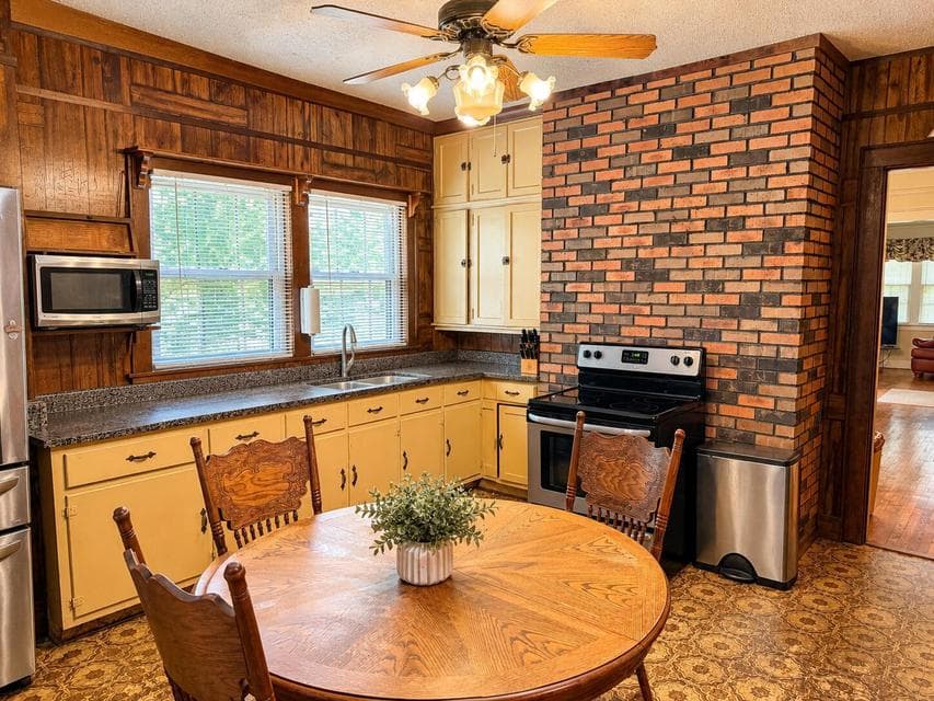 Additional photo 2 of 525 Hedgewood Drive