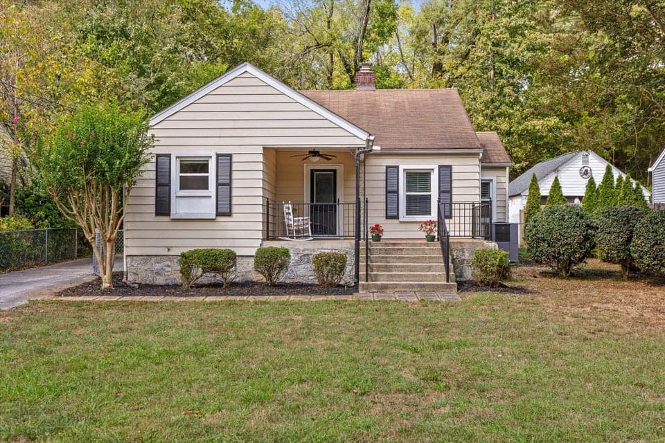 Photo of 3711 Lamar Avenue