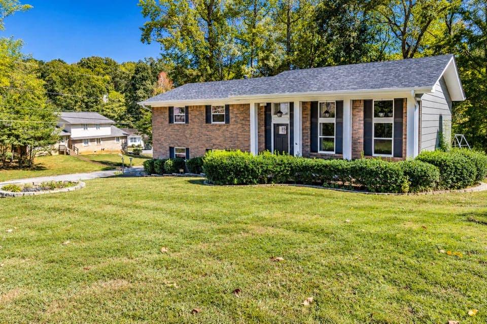 Photo of 1634 Lakemont Drive
