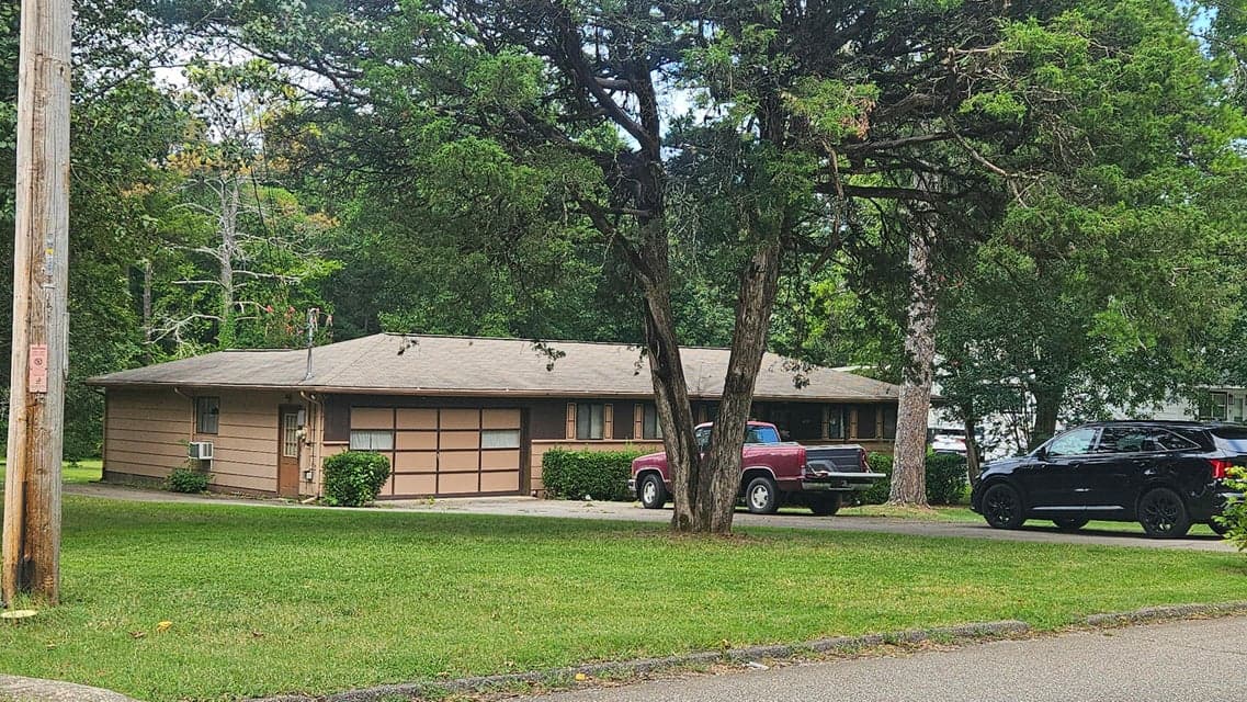 Photo of 7465 &7467 Pinewood Drive