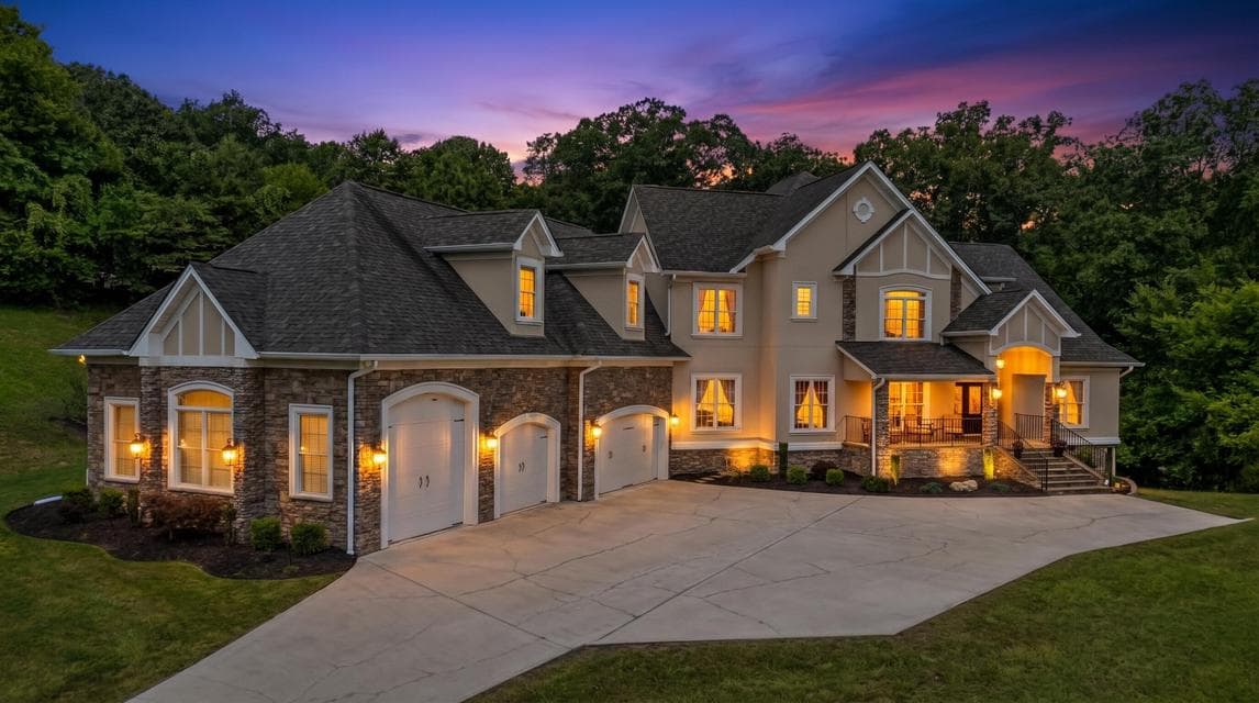 Photo of 2023 River Bluff Drive