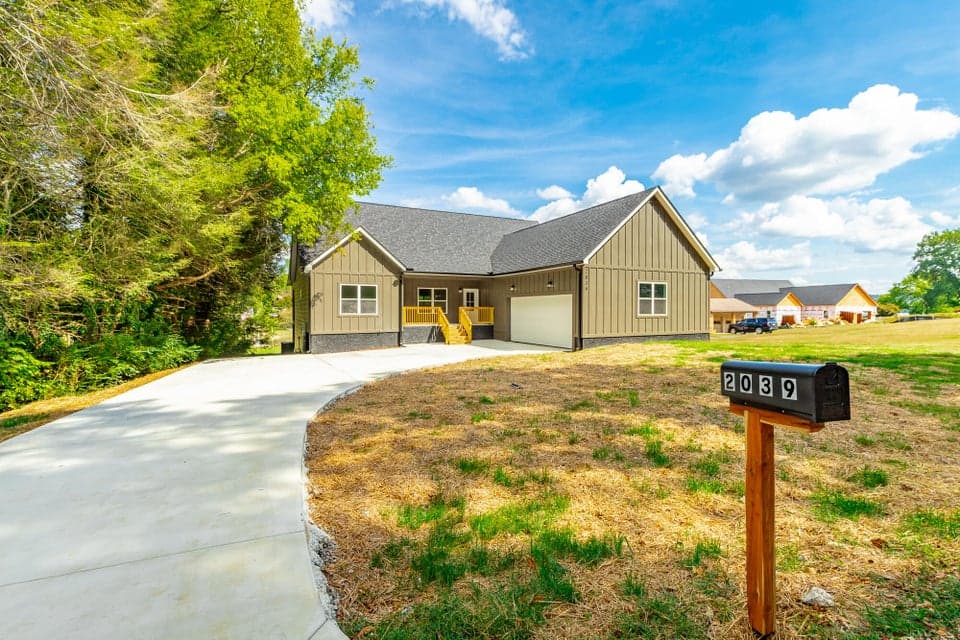 Photo of 2039 Linwood Circle