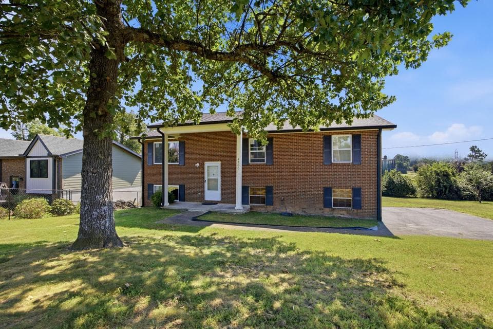 Photo of 4200 Shady Oak Drive