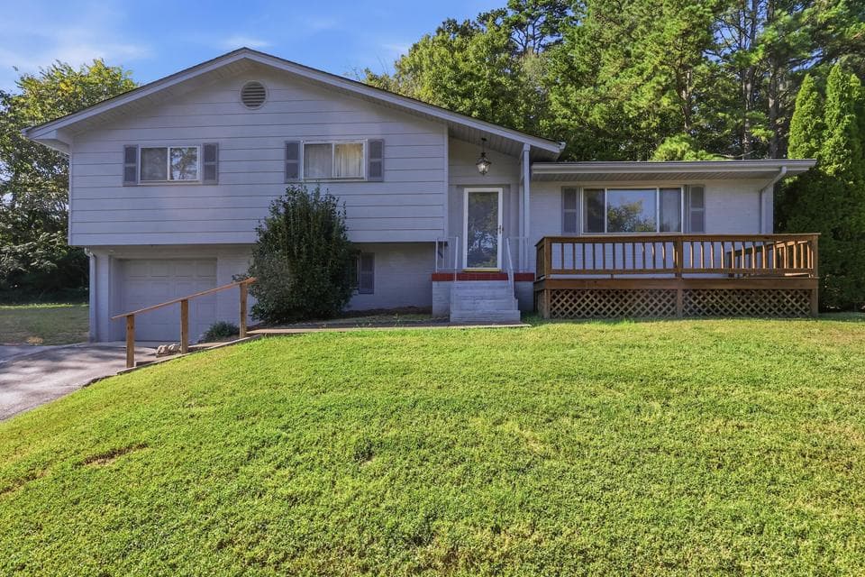 Photo of 1127 Hillsboro Drive