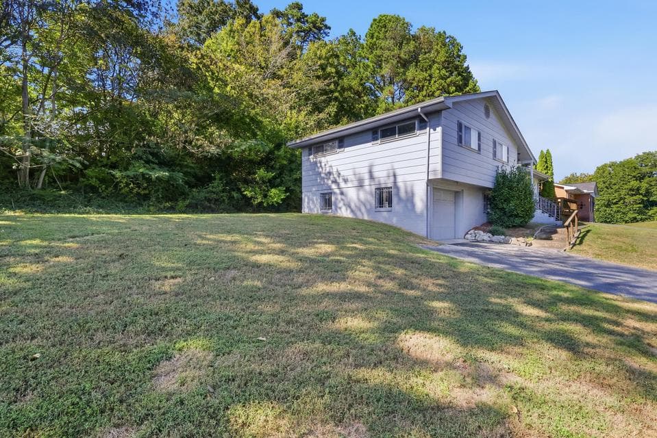 Additional photo 3 of 1127 Hillsboro Drive