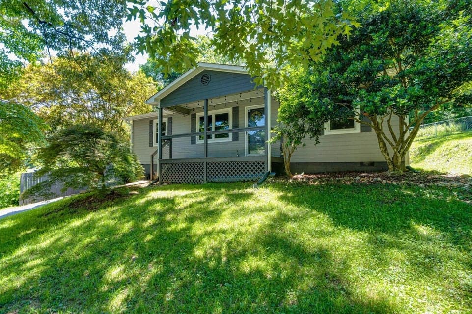 Photo of 532 Lupton Drive
