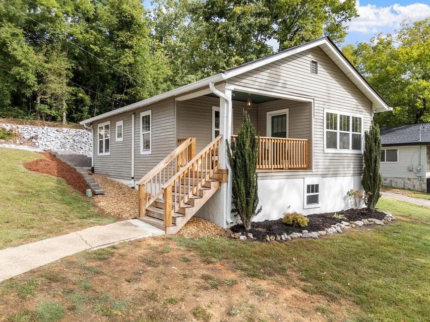 Photo of 805 Poindexter Avenue
