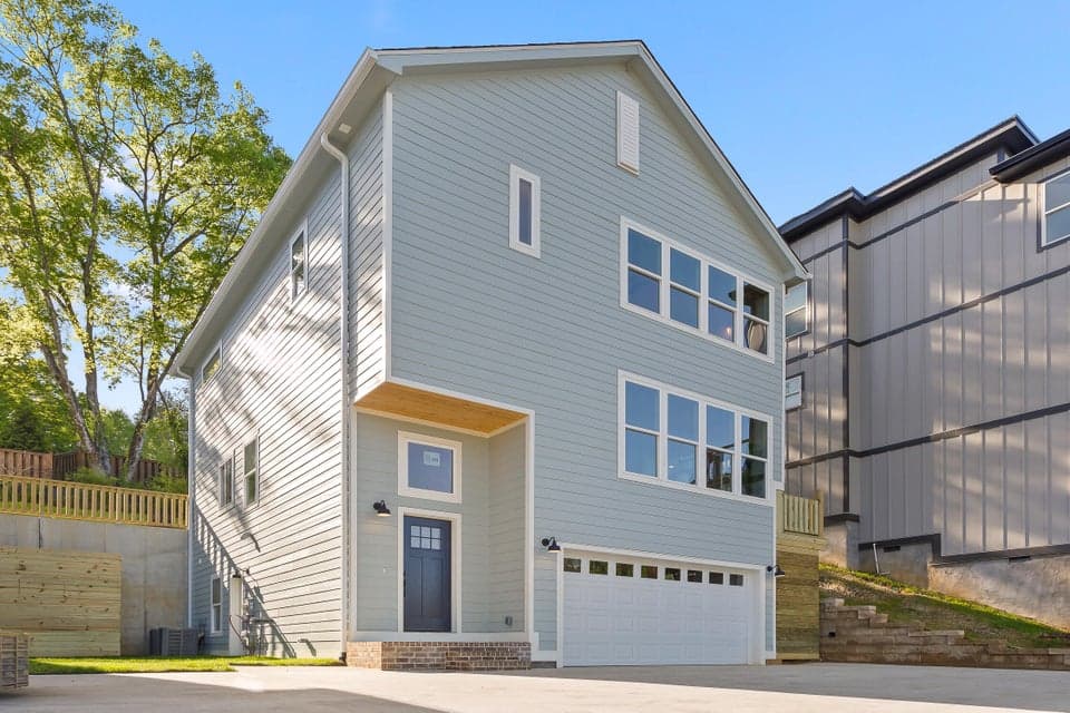 Photo of 638 Ladd Avenue, 82