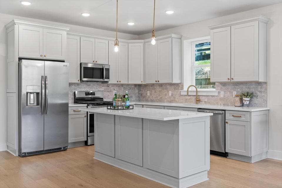 Additional photo 3 of 638 Ladd Avenue, 82