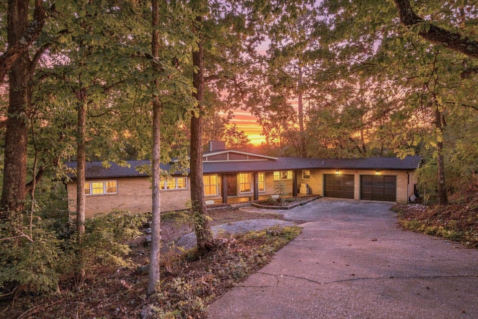 Photo of 1826 Crestwood Drive