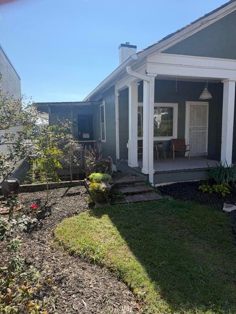 Photo of 512 W Bell Avenue