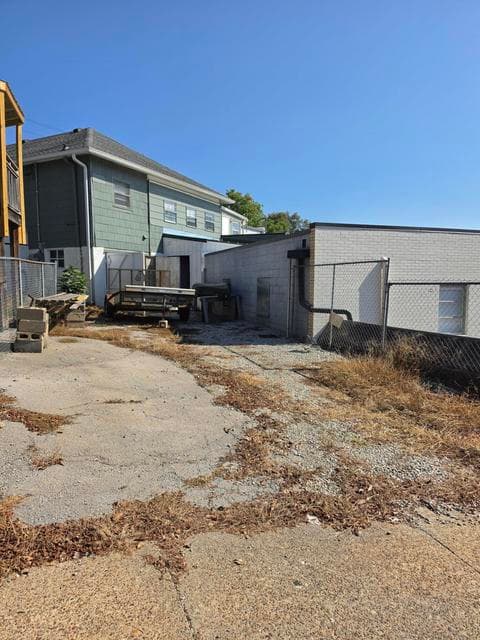 Additional photo 3 of 512 W Bell Avenue