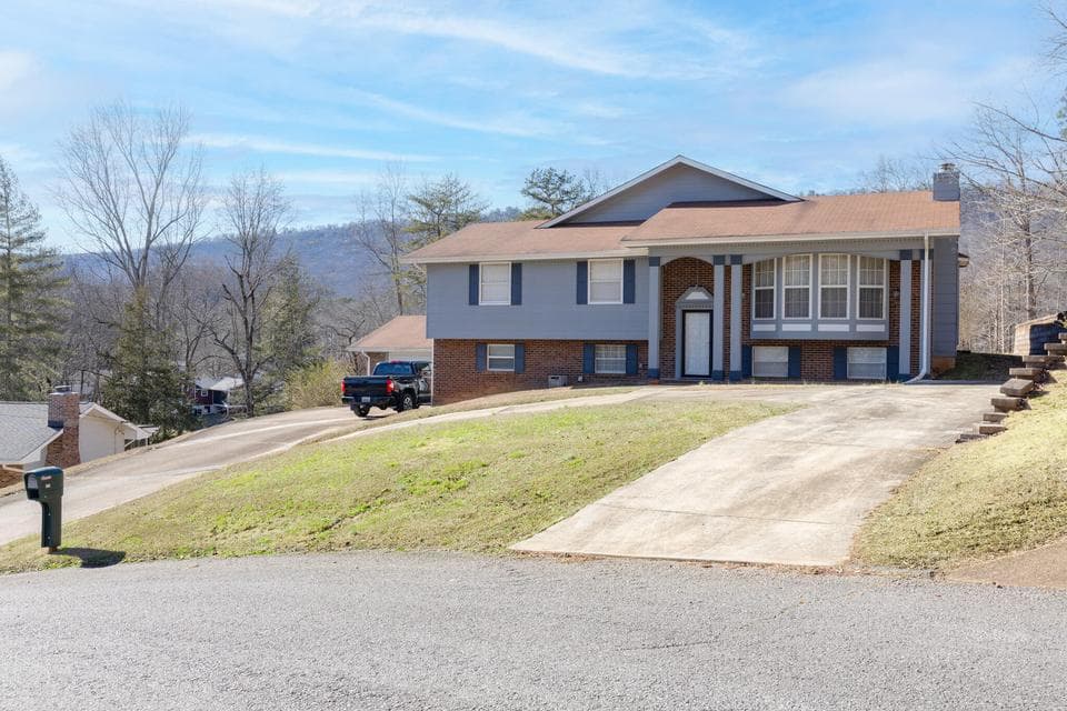 Additional photo 2 of 317 Shady Crest Drive