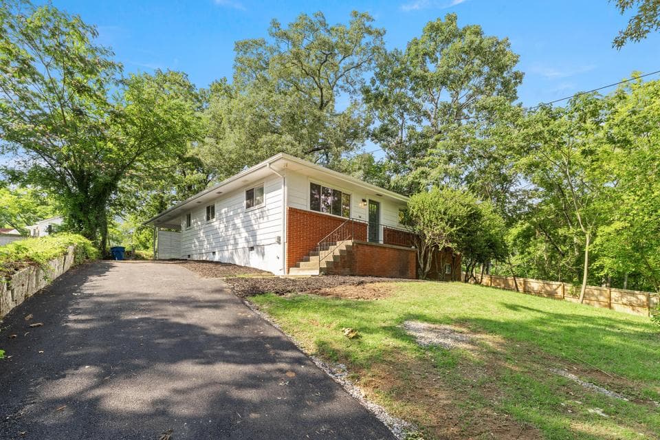 Additional photo 3 of 208 Flora Circle