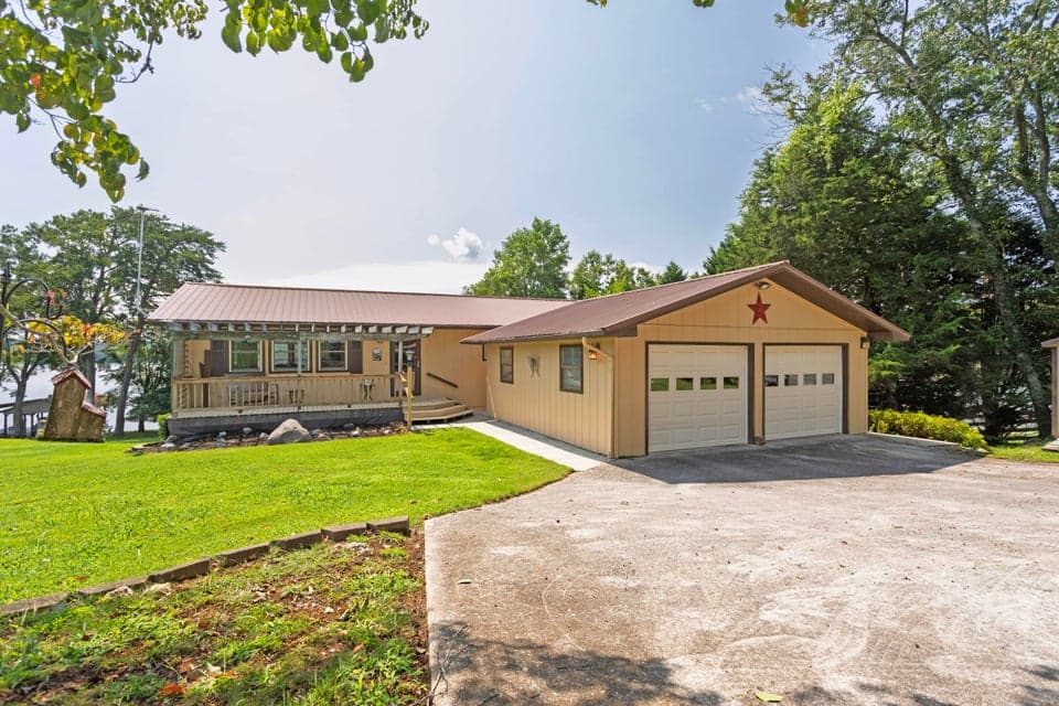 Additional photo 3 of 300 Lake Forest Lane