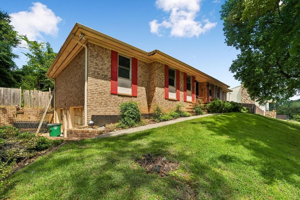 Additional photo 2 of 913 Belvoir Hills Circle