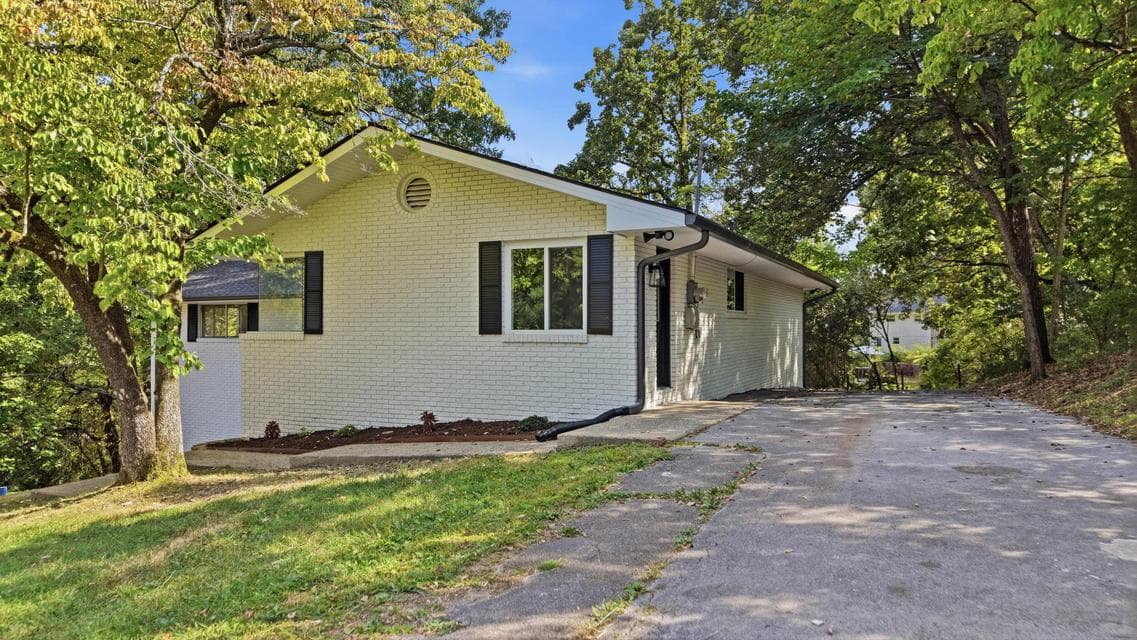 Additional photo 3 of 410 Paragon Drive