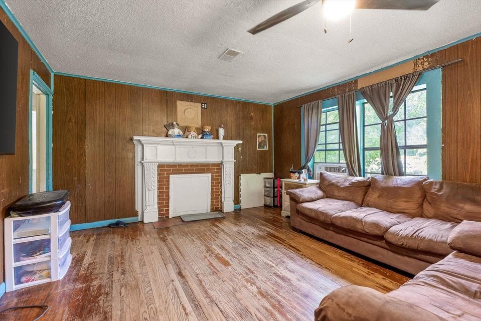 Additional photo 3 of 1220 Debbie Lane