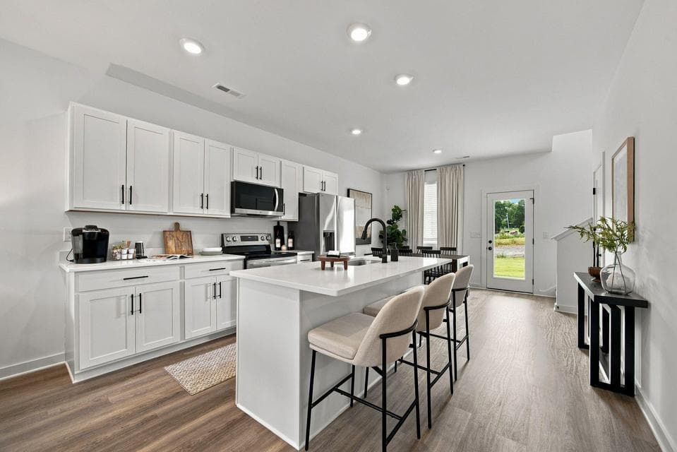 Additional photo 3 of 875 Gardenview Way