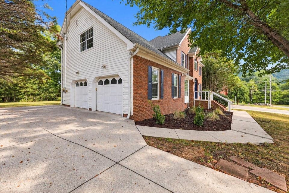 Additional photo 2 of 9221 Hunters Bend Circle